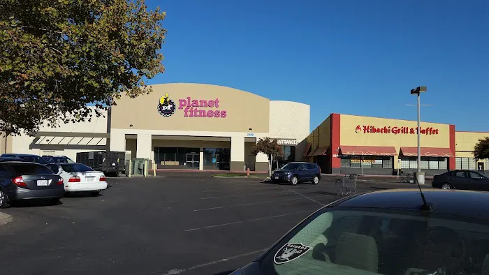 Country Club Plaza Picture 3
