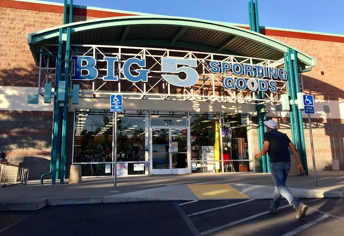 Big 5 Sporting Goods Picture 4