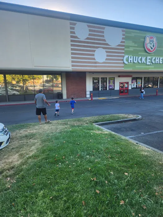 Chuck E. Cheese Picture 1