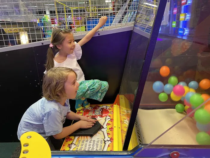 Chuck E. Cheese Picture 5