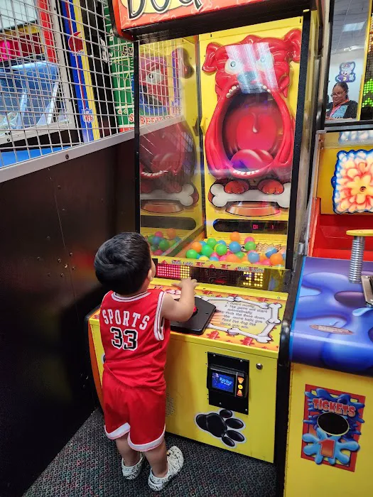 Chuck E. Cheese Picture 9