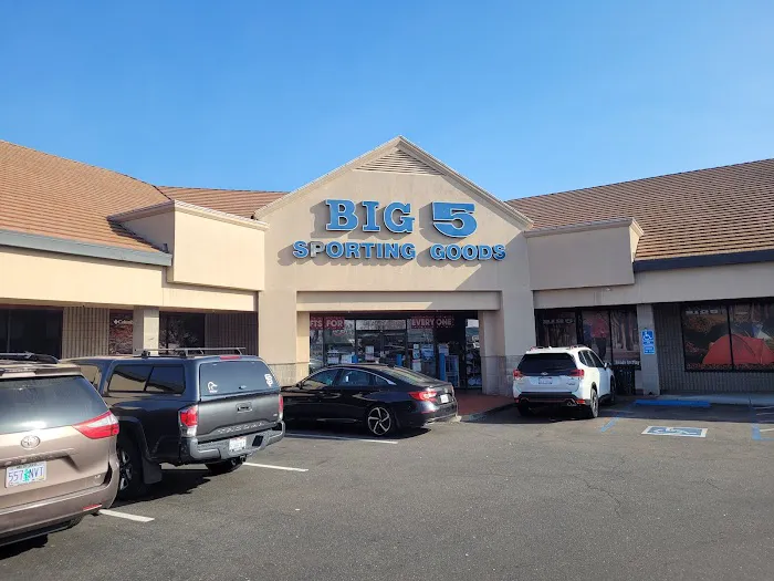 Big 5 Sporting Goods Picture 1