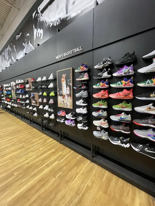 DICK'S Sporting Goods Picture 2