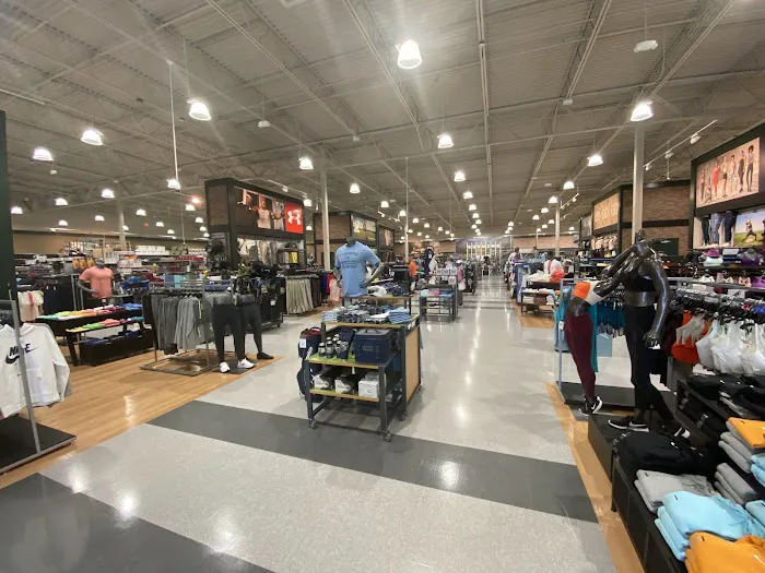 DICK'S Sporting Goods Picture 2