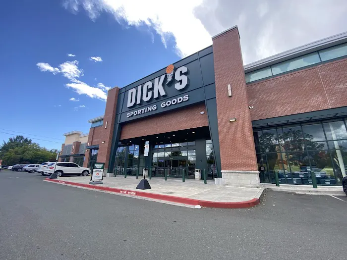 DICK'S Sporting Goods Picture 1