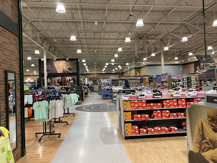 DICK'S Sporting Goods Picture 9