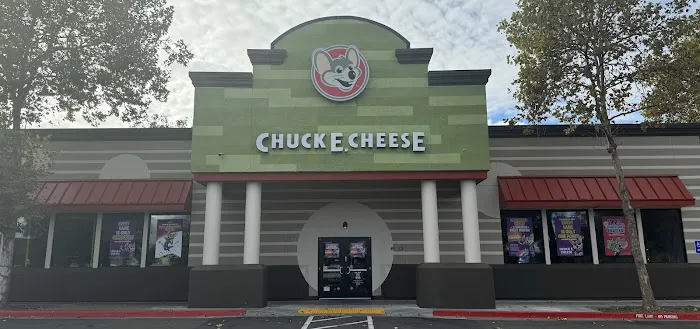 Chuck E. Cheese Picture 1