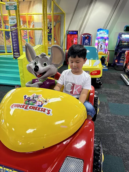 Chuck E. Cheese Picture 4