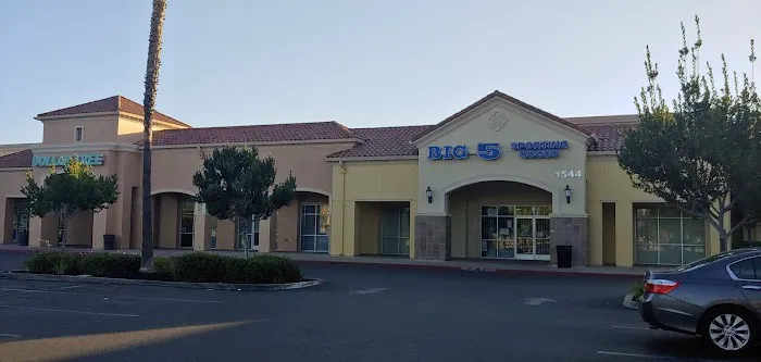 Big 5 Sporting Goods Picture 1