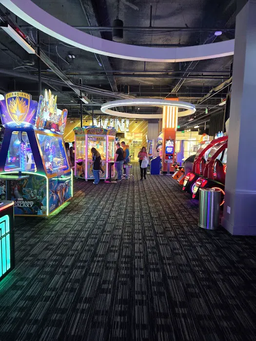 Dave & Buster's Edina Picture 5