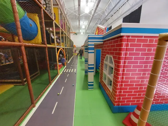 Hudson GNG - Jungle Gym Indoor Playground & 3D Blacklight Mini Golf, Arcade & Event Birthday Party Picture 9