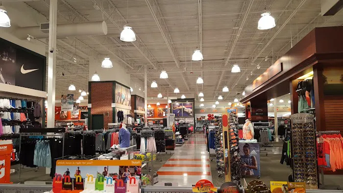 DICK'S Sporting Goods Picture 1