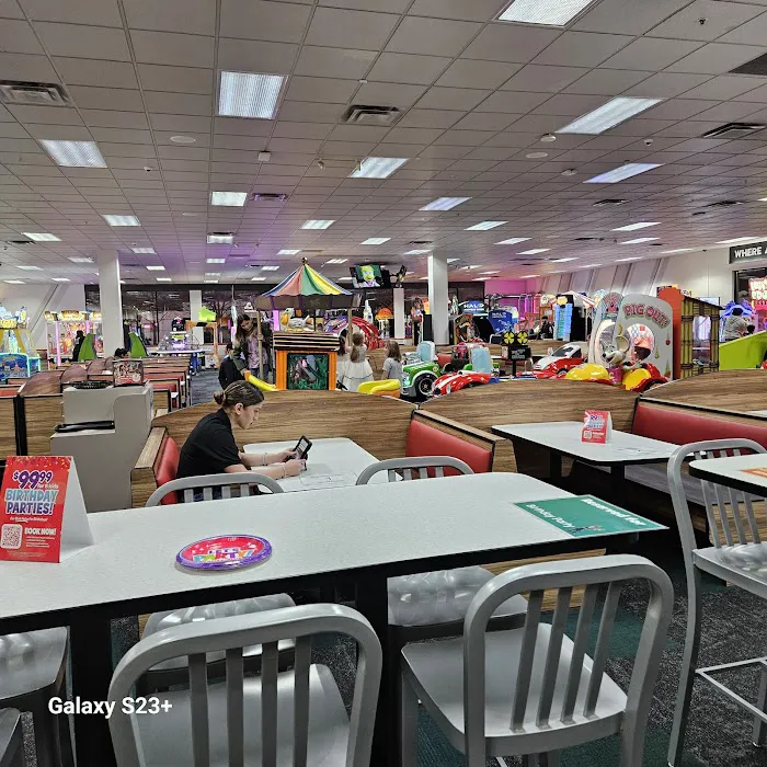 Chuck E. Cheese Picture 4
