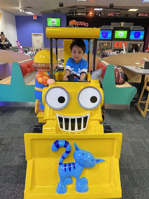 Chuck E. Cheese Picture 7