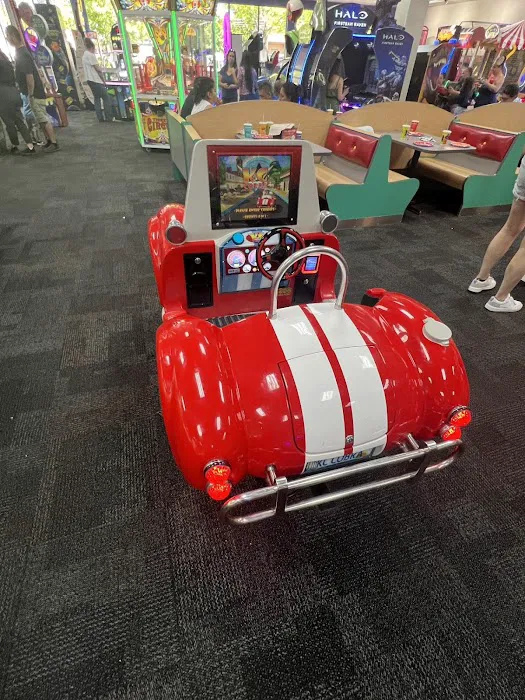 Chuck E. Cheese Picture 9