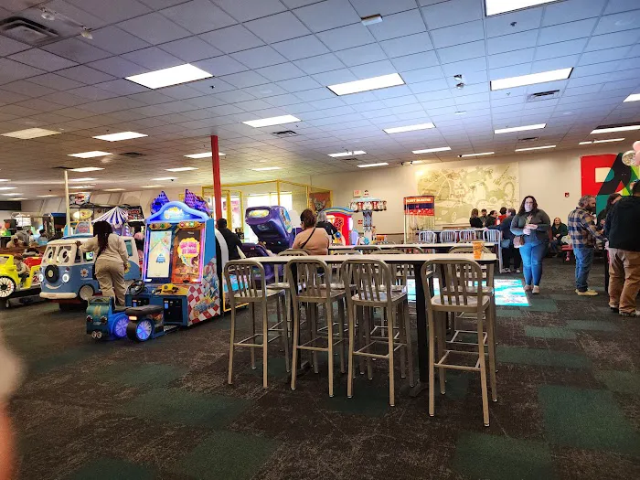 Chuck E. Cheese Picture 5