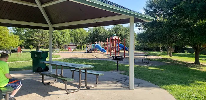 Harlow Park Picture 7