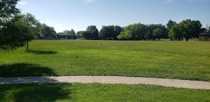 Harlow Park Picture 8