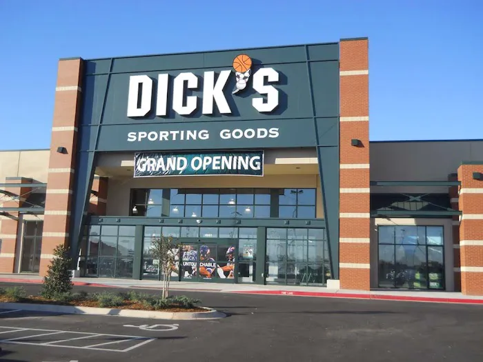 DICK'S Sporting Goods Picture 3