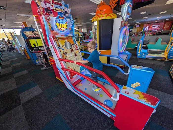 Chuck E. Cheese Picture 7