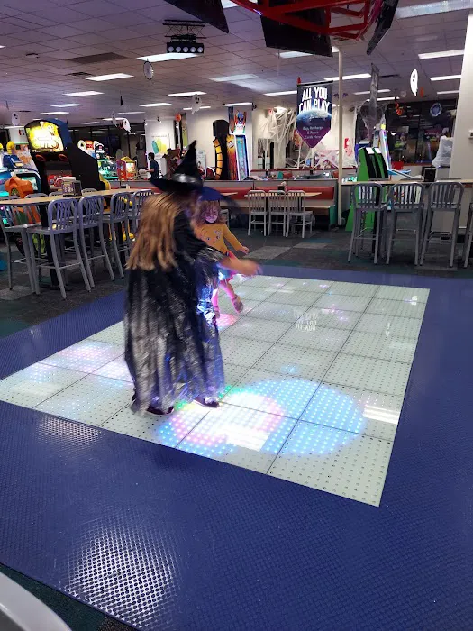 Chuck E. Cheese Picture 9