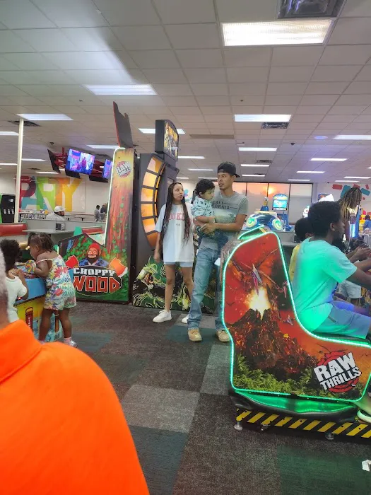 Chuck E. Cheese Picture 10