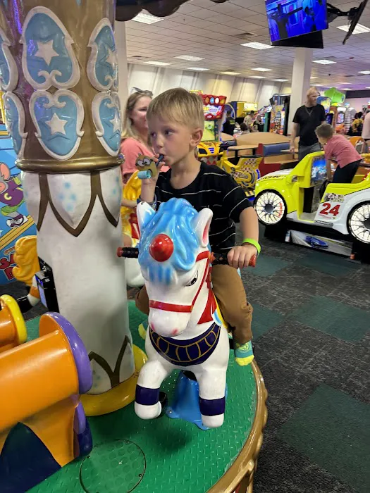 Chuck E. Cheese Picture 7