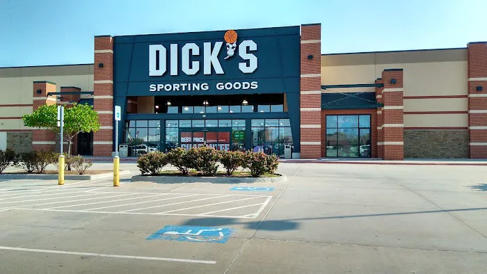 DICK'S Sporting Goods Picture 3