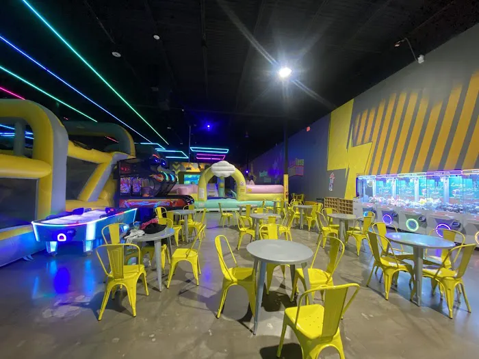 Super Llama Inflatable Park Picture 4