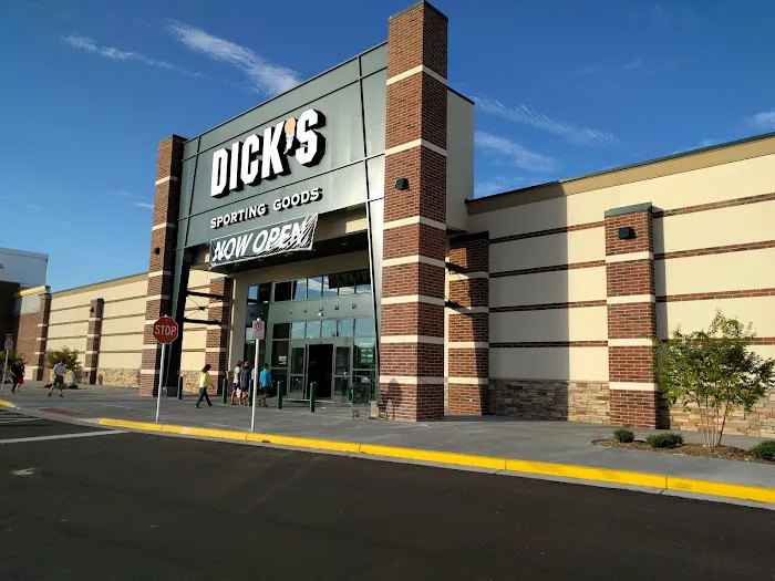 DICK'S Sporting Goods Picture 2