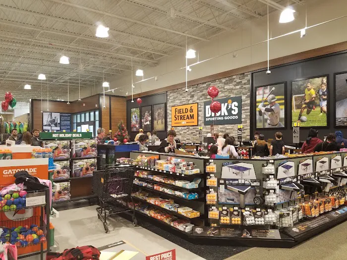 DICK'S Sporting Goods Picture 3