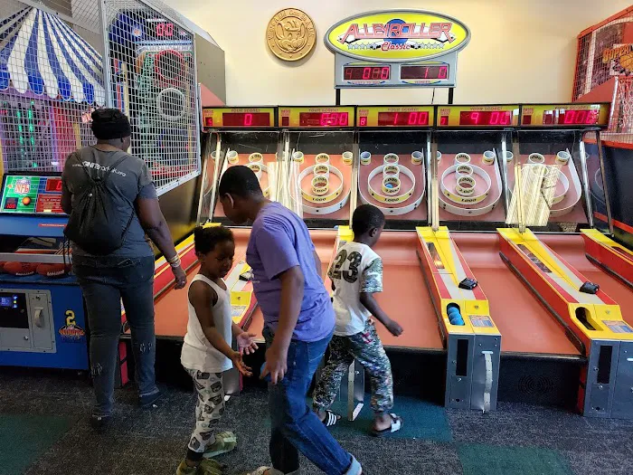 Chuck E. Cheese Picture 5