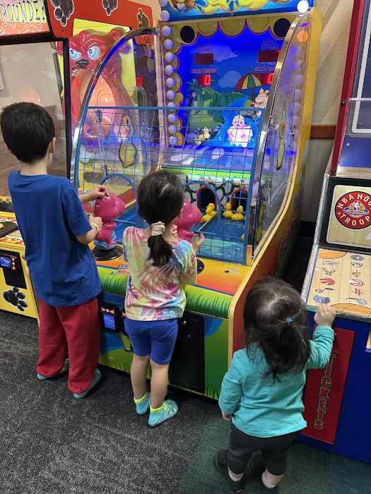 Chuck E. Cheese Picture 9