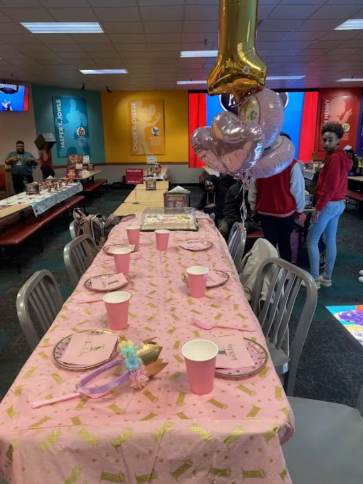 Chuck E. Cheese Picture 7