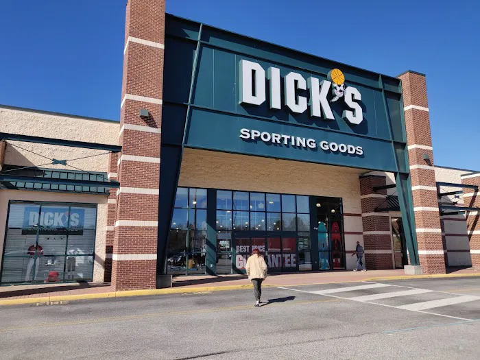 DICK'S Sporting Goods Picture 1