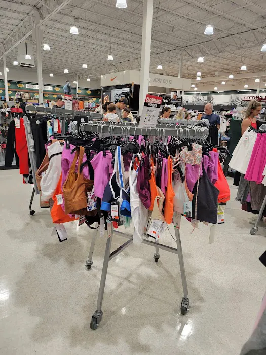 DICK'S Sporting Goods Picture 8