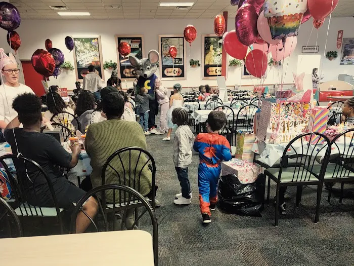 Chuck E. Cheese Picture 7