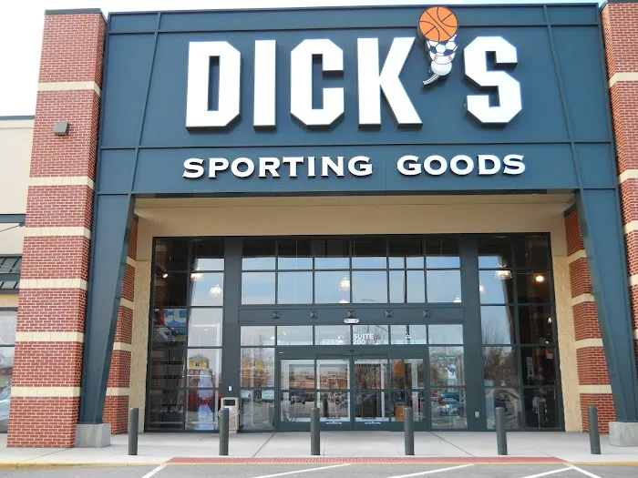 DICK'S Sporting Goods Picture 2