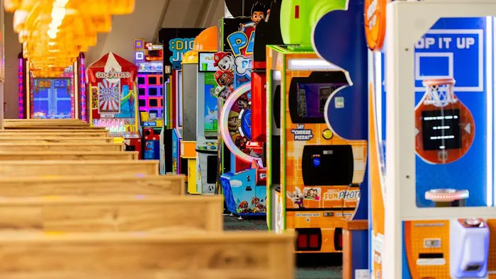 Chuck E. Cheese Picture 1