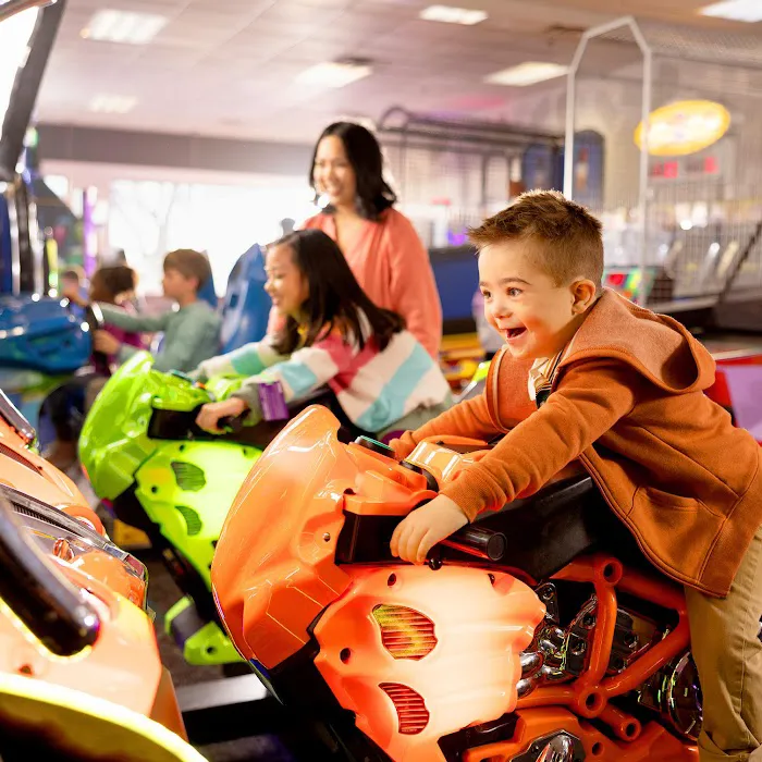 Chuck E. Cheese Picture 4