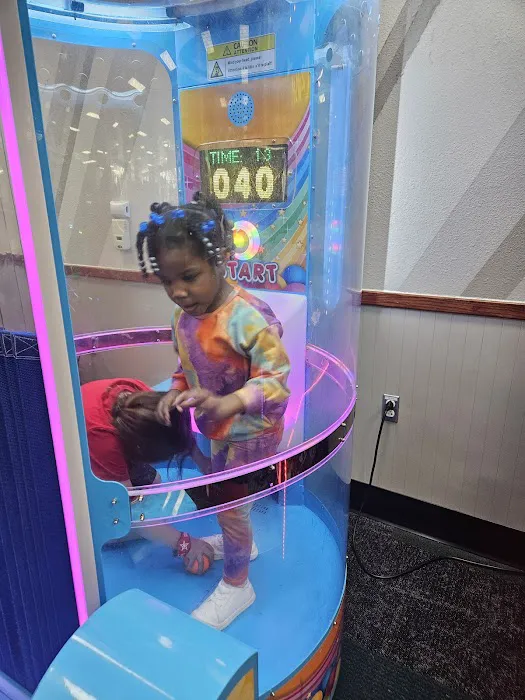 Chuck E. Cheese Picture 10