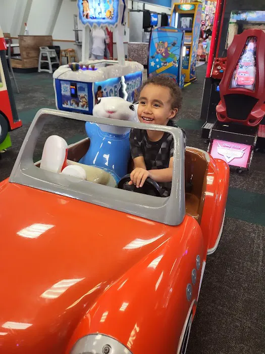 Chuck E. Cheese Picture 4