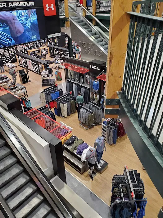 DICK'S Sporting Goods Picture 3