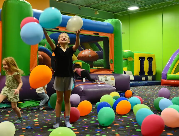 Pump It Up Overland Park Kids Birthdays and More Picture 6