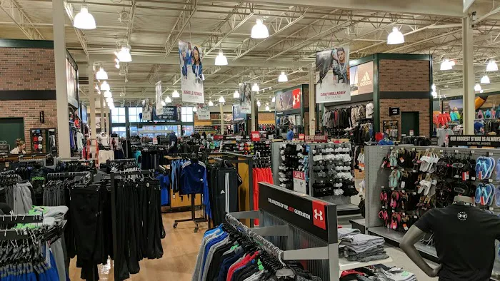DICK'S Sporting Goods Picture 3