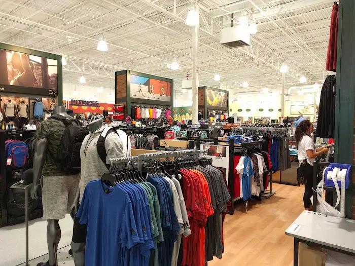 DICK'S Sporting Goods Picture 4