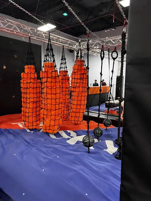 Gravady trampoline park Picture 4
