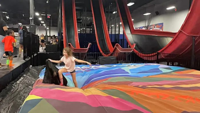 Gravady trampoline park Picture 3