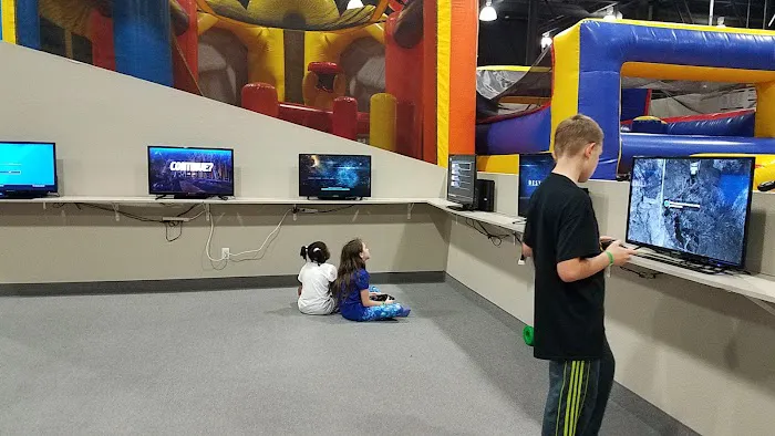 Bouncy World Indoor Mega Playland & Cafe Picture 4