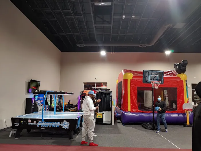 Bouncy World Indoor Bounce Playland Picture 3